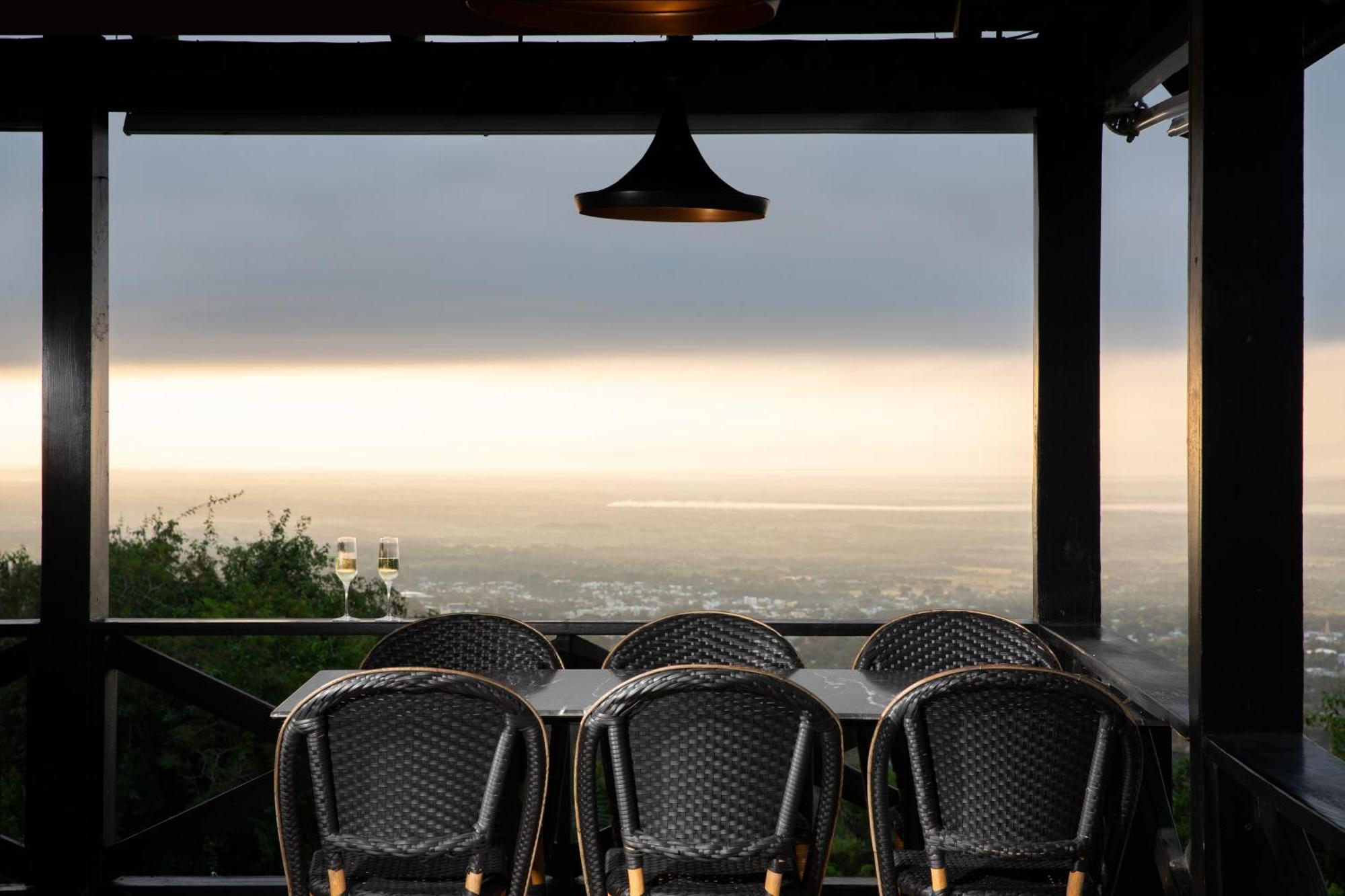 Camp David Ranch Hotel Santiago De Los Caballeros Luaran gambar