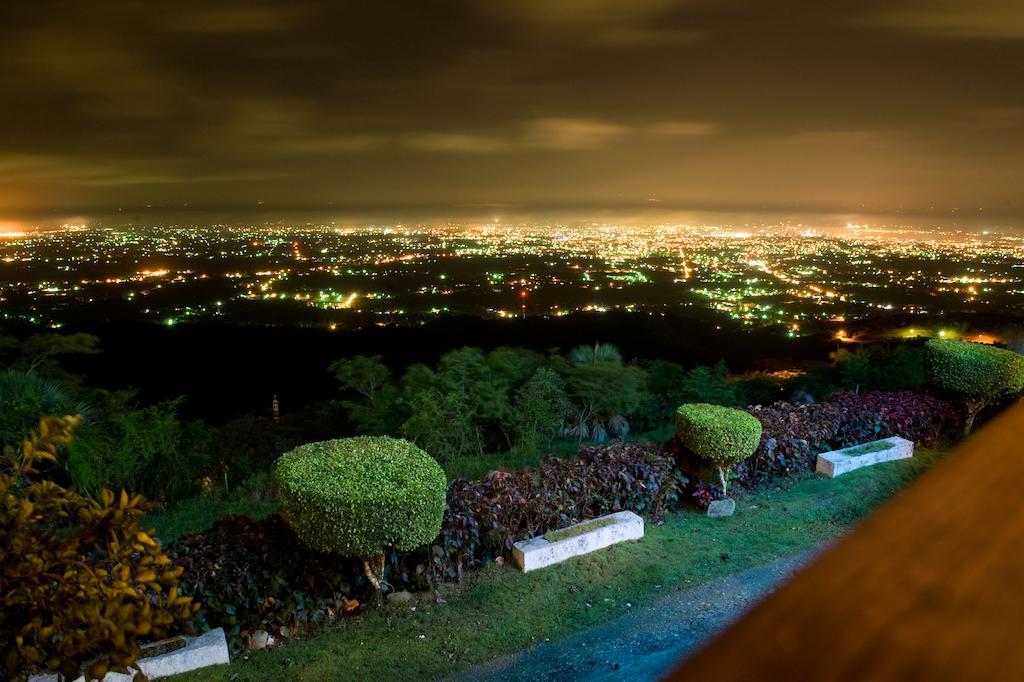 Camp David Ranch Hotel Santiago De Los Caballeros Luaran gambar